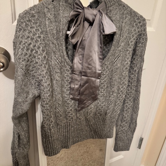 Express - Sweater (Size XS) with Elegant bow detail at the back - Picture 2 of 4
